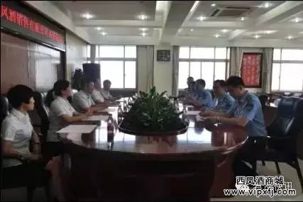 红西凤慰问中国人民解放军西安空军工程大学