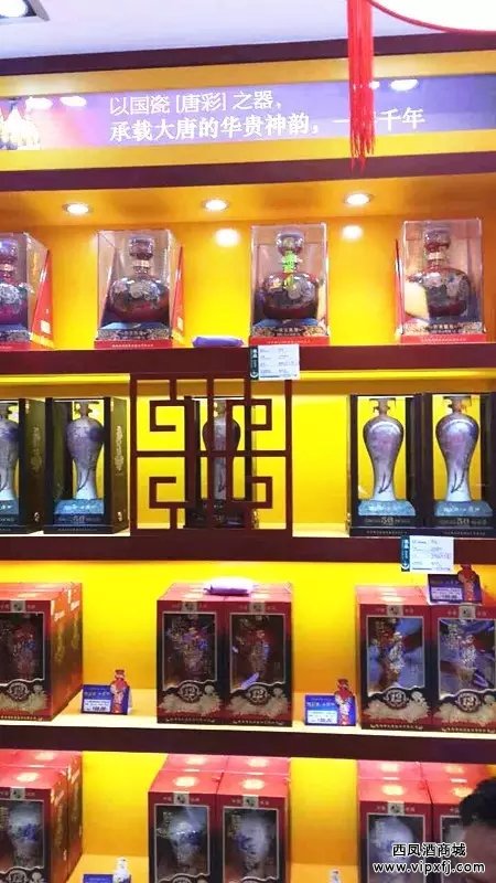 产品摆放整齐有序,连价签都经过特别设计。